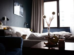 Il arnaque des personnes sur Le Bon Coin et mène la belle vie sous leurs noms dans des chambres d'hôtel