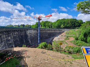 On pourra quand même se baigner sans risques dans le lac : les travaux continuent sur le mur du barrage de Pareloup