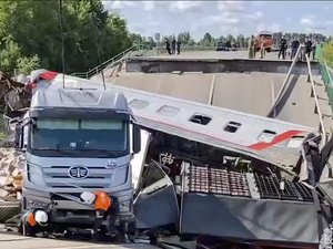 Au moins 7 morts en Russie dans des accidents de train provoqués par des effondrements de deux ponts après des explosions
