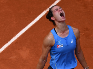 VIDÉO. Tennis : il ne reste qu'elle de la délégation française et elle file en quarts, l'exploit énorme de la 361e mondiale Loïs Boisson !