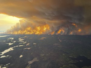 Le Canada déjà en proie à des incendies géants : les fumées traversent l'Atlantique et sont visibles en France ce mardi