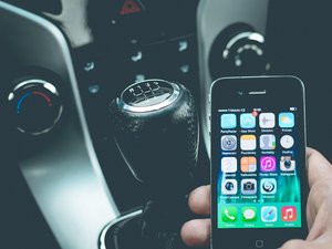 Téléphone en main, 109 automobilistes filment un camion renversé sur l'autoroute : ils sont mis à l'amende avec des points de permis en moins