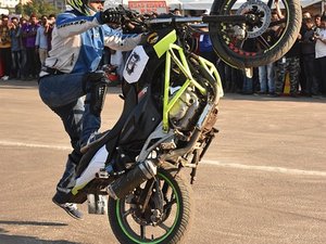 Une moto est projetée accidentellement sur le public lors d'un festival à Avignon : huit blessés dont un en urgence absolue