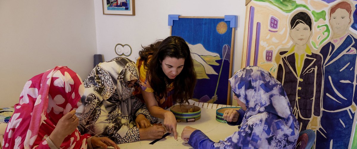 Au Maroc, un atelier de broderie tisse l'émancipation de femmes rurales
