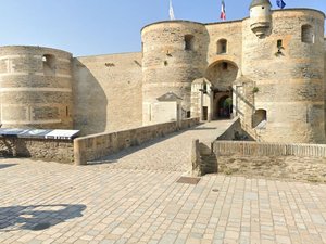 Drame au château d'Angers : une femme de 65 ans fait une chute mortelle dans les douves