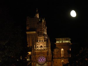 Base-jump : quatre personnes interpellées en pleine nuit alors qu'elles s'apprêtaient à sauter du haut de la cathédrale de Rodez
