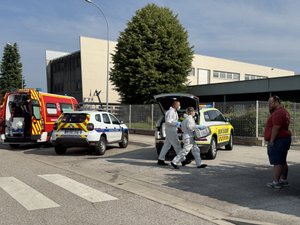 Surveillante tuée par un élève à Nogent : une minute de silence dans tous les établissements scolaires demandée par Elisabeth Borne