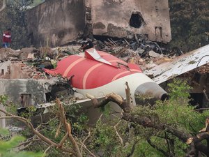 Crash d'un avion en Inde : le bilan revu à la baisse par les autorités, ce que l'on sait au lendemain du drame