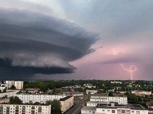 MÉTÉO. Des orages, des éclairs et de la grêle sous les étoiles, 36 départements en vigilance dont la moitié en orange dans la nuit de samedi à dimanche
