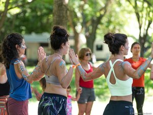 "Les gens cherchent des solutions pour ralentir" : yoga en tête, un festival du bien-être s'ancre dans le Sud-Aveyron