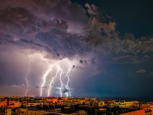 CARTE. Météo : orages, grêle, coups de tonnerre, 59 départements en vigilance jaune dont la quasi-totalité de l'Occitanie, à quoi s'attendre ce dimanche