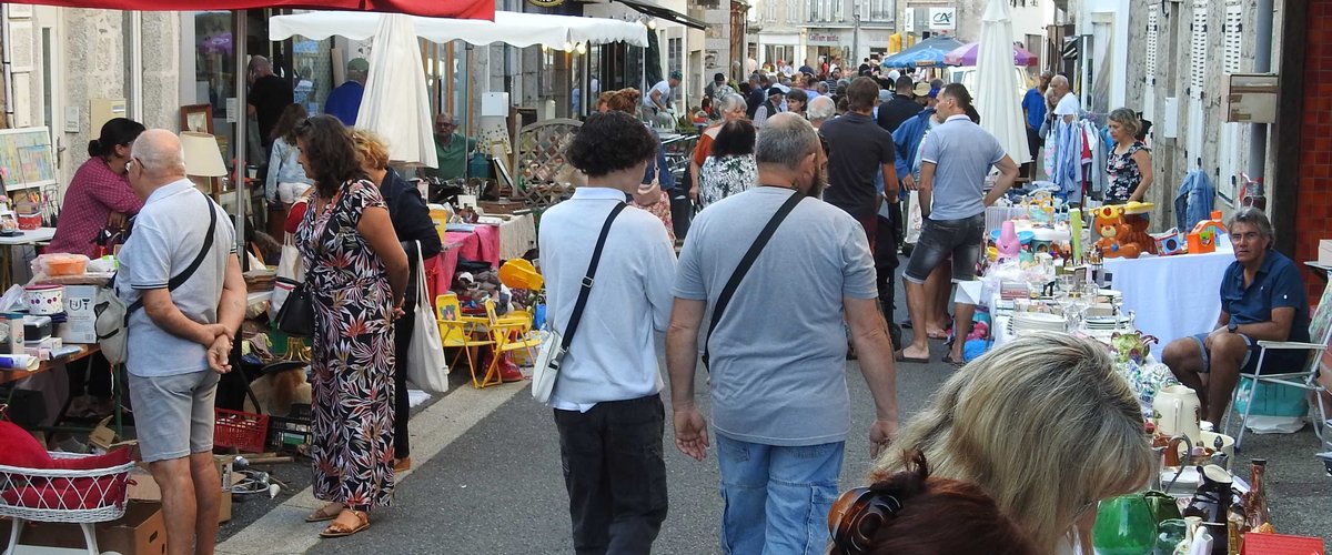 Argences en Aubrac. Brocante et vide-greniers le 10 août
