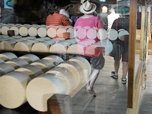 À 100 ans, Roquefort s'offre une confrérie pour défendre son goût, son histoire et ses racines occitanes