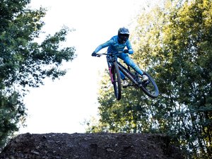 Une dixième victoire en Coupe du monde de VTT descente pour la Millavoise Marine Cabirou
