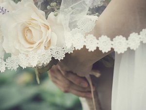 Chaos lors d'un mariage dans le Vaucluse : quatre hommes en voiture ouvrent le feu, la mariée a été tuée, le mari et son enfant gravement blessés