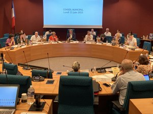 Conseil municipal de Rodez : la Ville acte la vente de l'ancien Carrefour Contact