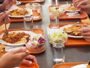 La Ville de Rodez annonce la gratuité à la cantine et les repas à 1 ¬ pour les familles en difficulté, une baisse de 20 centimes par repas pour les autres foyers