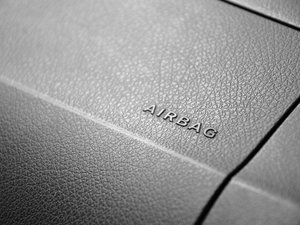 Airbags Takata : leur explosion est bien à l'origine d'un nouveau décès, 800 000 voitures supplémentaires immobilisées en France