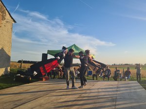Comme la cabrette qui est parisienne, la bourrée de Paris fête ses 100 ans sur l'Aubrac