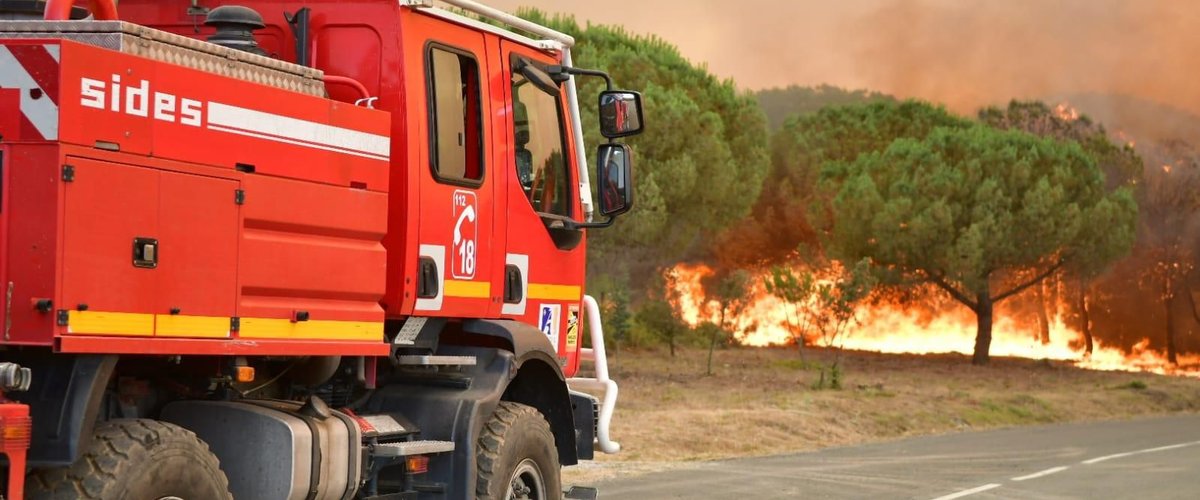 Le brasero transporté par une remorque sème les feux de forêt dans l’Aude : 400 hectares réduits en cendres, le feu a repris ce lundi, 300 pompiers sur place