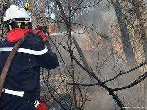 Un brasero transporté en remorque sème des braises sur la route : sept départs de feu, 400 hectares détruits, lourd bilan dans l'Aude depuis dimanche