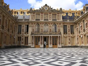 Une enfant de 10 ans meurt après un malaise au château de Versailles lors du pic de l'épisode de canicule