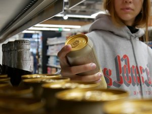 Facteur de comas éthyliques, d'accidents et de violences sexuelles, 90 % des débits de boissons vendent pourtant de l'alcool aux jeunes mineurs