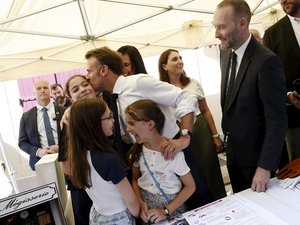 Emmanuel Macron à Roquefort : revivez en images les temps fort de la visite du président de la République