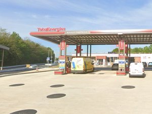 Les gendarmes reçoivent un appel lunaire : un homme dit avoir oublié sa femme sur une aire d'autoroute, elle est retrouvée à 300 kilomètres de là
