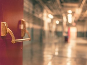Elle a atteint un niveau historiquement bas en 2023 : comment expliquer le chiffre de la mortalité en France ?