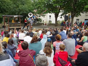 Cette fête incontournable de l'Aveyron va célébrer sa 25e édition : le Festival en Bastides sur la scène des arts de la rue