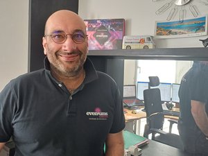 "Notre métier est incompatible avec les fortes chaleurs, cela devient de pire en pire" : à Rodez, la société Eveniums concept craint le pire pour les feux d'artifice du 14-juillet