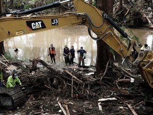 120 morts et 170 disparus : Donald Trump arrive enfin alors que les recherches se poursuivent au Texas après des inondations meurtrières