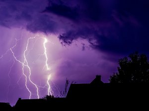 VIDÉOS. Météo : de fortes pluies, de la grêle et de la foudre éclatent en Occitanie, en Aveyron et sur le sud de la France