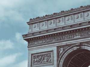 Drame avant le défilé 14-Juillet : un élève-officier fait une chute mortelle dans le cimetière de Montmartre en rentrant du bal des défilants