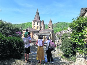 Votre été en Aveyron : Conques, l'incontournable trésor de l'Aveyron à découvrir lors d'un voyage sensoriel hors du temps