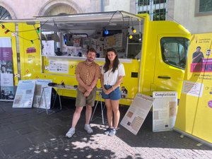 Quiz, échanges, lutte contre la désinformation... Le camion de l'info poursuit son tour de France après sa halte à Rodez
