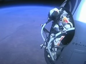 Mort de Felix Baumgartner dans un saut en parapente : l'adepte de sports extrêmes avait marqué les esprits en 2012 en sautant depuis l'espace