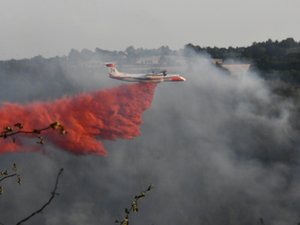 CARTE. Incendies en série : les flammes ravagent des centaines d'hectares à Martigues et en Bretagne, risque élevé dans le Sud-Est, on fait le point