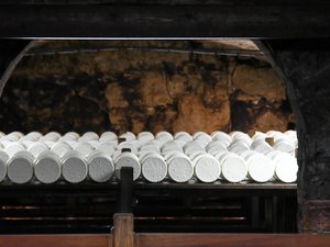 Votre été en Aveyron : Charlemagne, Charles V, Casanova, entre faits marquants, inspirations et mythes, découvrez le roquefort, une histoire persillée de légendes