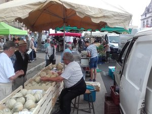 Votre été en Aveyron : partez flâner entre les étals du marché de Decazeville, 