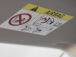 Airbags Takata : pourquoi le constructeur automobile Stellantis est-il visé par une action de groupe de l'UFC-Que Choisir ?