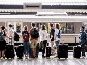Poids maximal, dimensions, règles spéciales... Ce qu'il faut savoir sur vos bagages au moment de prendre le train ou l'avion