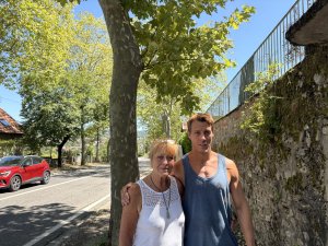 Trottoirs dégradés, poubelles situées à un kilomètre... Une riverain déplore son quotidien dans cette rue très fréquentée à Villefranche-de-Rouergue