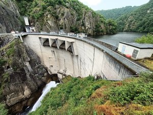 Énergie : abaissement de l'eau et vidange complète, un chantier d'envergure se prépare dans le Nord-Aveyron sur le barrage de Labarthe