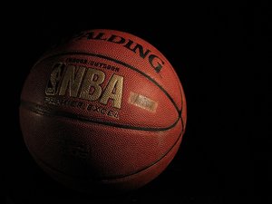 Basket-ball : quelle est cette ancienne gloire de la NBA dont le paquebot a amarré dans un port de l'Occitanie