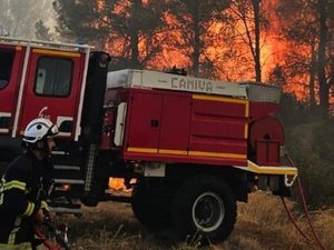 Incendies en série : Aude, Hérault, Bouches-du-Rhône... le récit d'un été brûlant dans le Sud de la France pour les pompiers, les élus et les habitants