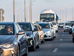 Samedi noir sur les routes : plus de 1 000 kilomètres de bouchons en France à la mi-journée, quels sont les axes les plus touchés ?