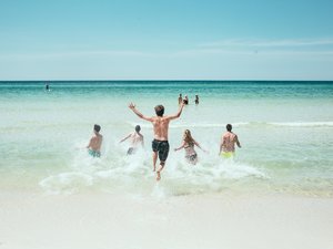 Chaque été, c'est un très grand fléau : que faire si vous êtes piqué par une méduse ?