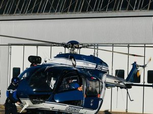 "Le plus difficile pour le pilote, c'est le bruit en vol sur le trajet retour" : quand un rapace transperce la vitre de l'hélicoptère des gendarmes